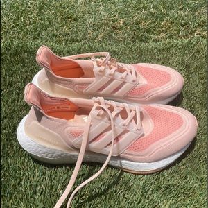 Women’s Adidas Ultraboost 21 Primeblue Running shoes sz 9.5